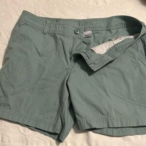 Columbia light sage shorts size 10 perfect condition